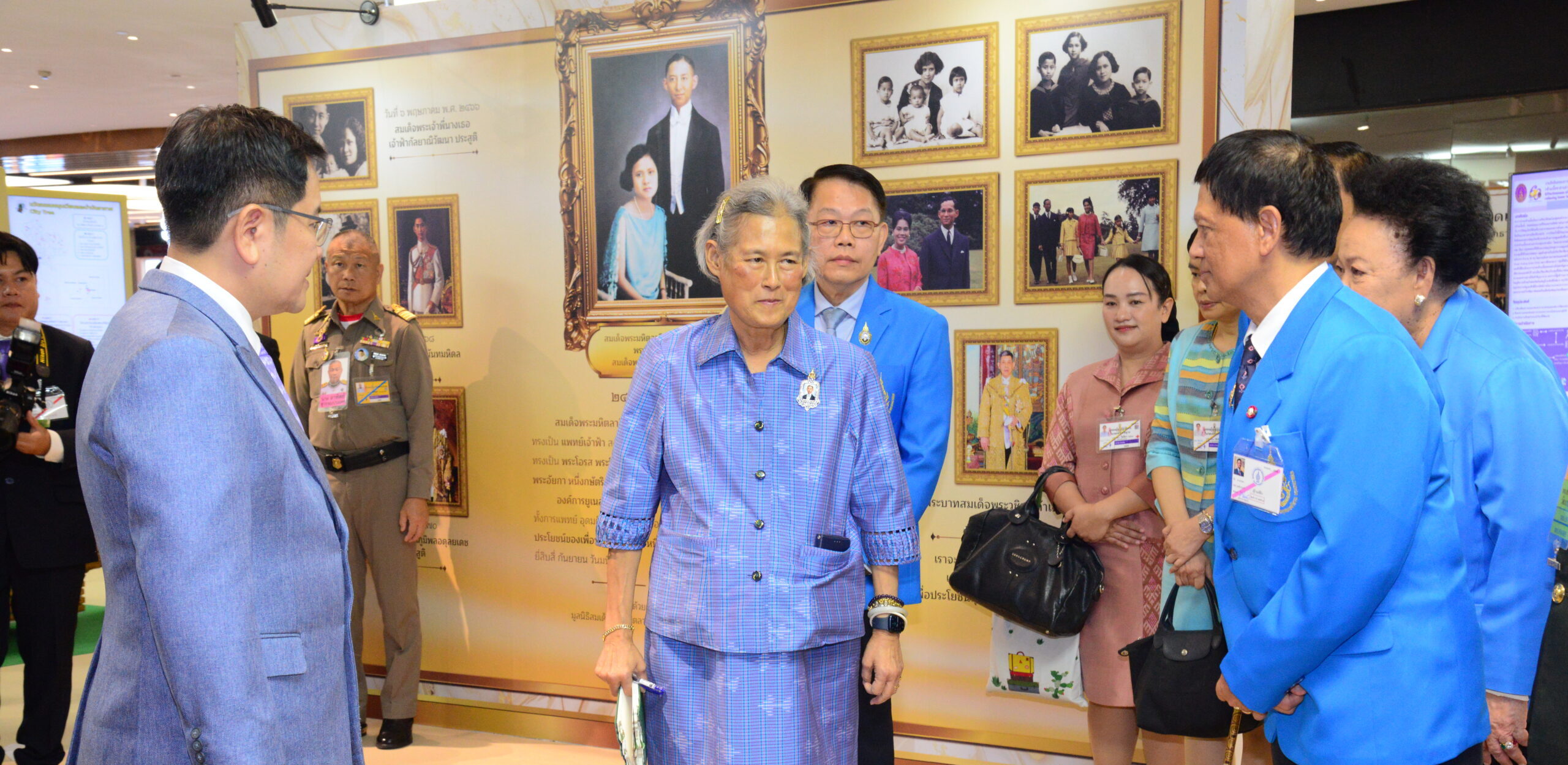 สมเด็จพระกนิษฐาธิราชเจ้า กรมสมเด็จพระเทพรัตนราชสุดา ฯ สยามบรมราชกุมารี ทรงเปิดนิทรรศการเฉลิมพระเกียรติ สมเด็จพระมหิตลาธิเบศร อดุลยเดชวิกรม พระบรมราชชนก