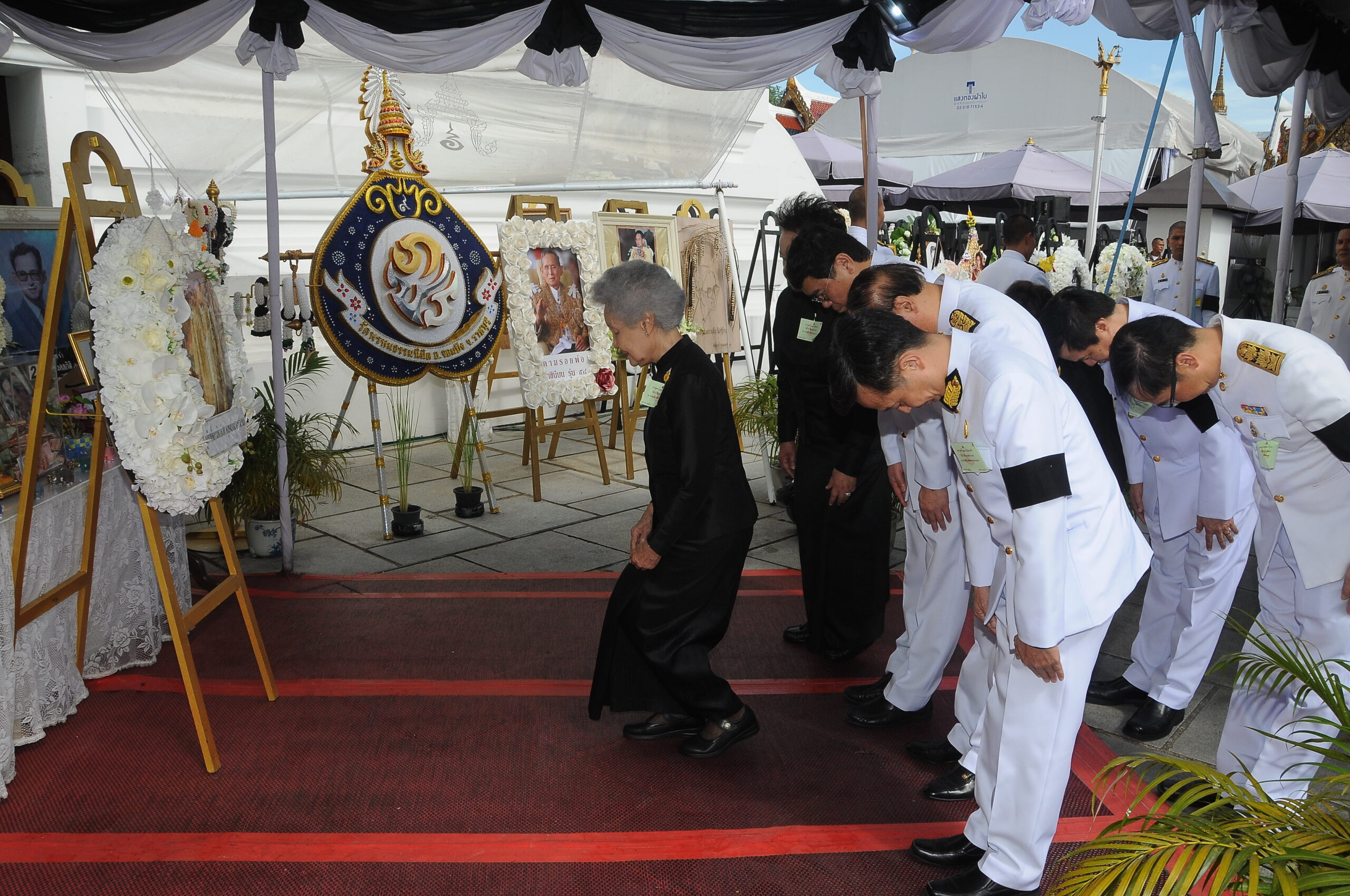 สมเด็จพระเจ้าอยู่หัวทรงพระกรุณาโปรดเกล้าให้ มูลนิธิสมเด็จพระมหิตลาธิเบศร อดุลยเดชวิกรม พระบรมราชชนก เป็นเจ้าภาพบำเพ็ญกุศลถวายพระบรมศพ พระบาทสมเด็จพระบรมชนกาธิเบศร มหาภูมิพลอดุลยเดชมหาราช บรมนาถบพิตร